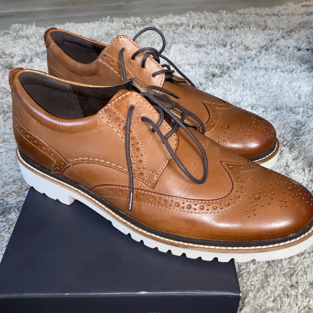 Dress shoes